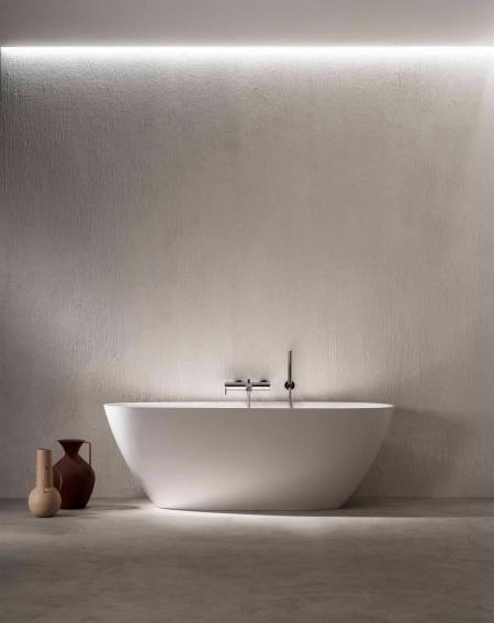Roca oval bath in bathroom with style