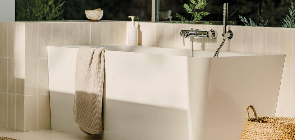 Casas de banho com estilo combinando texturas by Roca