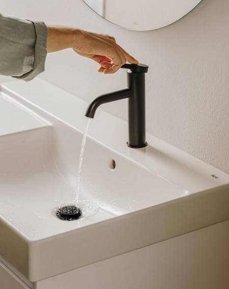 Soluções sustentáveis que poupam água na sua casa de banho