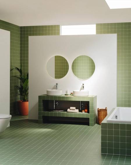 A cor das paredes confere perosnalidade na casa de banho