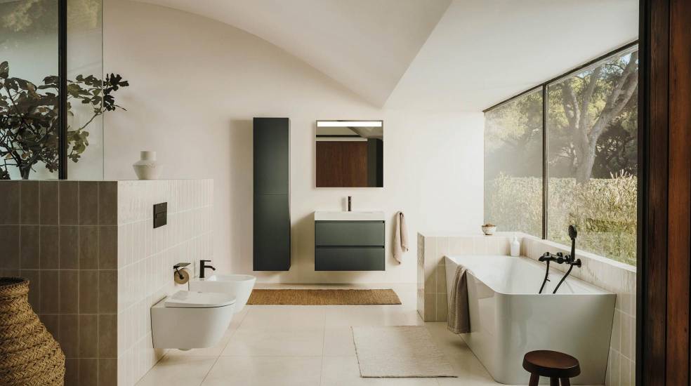 O espelho com luz LED perimetral confere elegância e minimalismo a qualquer casa de banho.