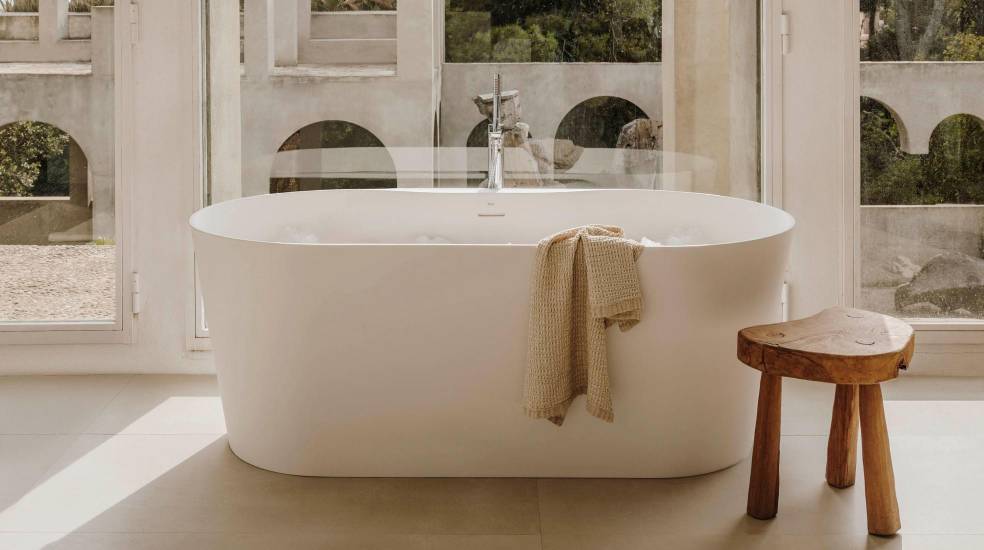 A banheira permite introduzir linhas curvas na casa de banho